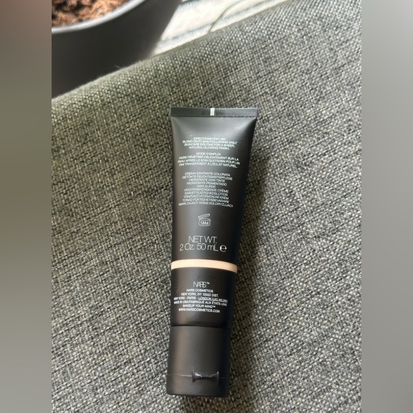 NEW NARS Luminous Skin Tint SPF 50/PA++++ - Picture 2 of 4